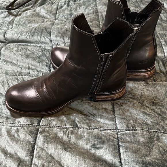 Taos Black Boots size 37 (6-6.5) - Picture 2 of 3